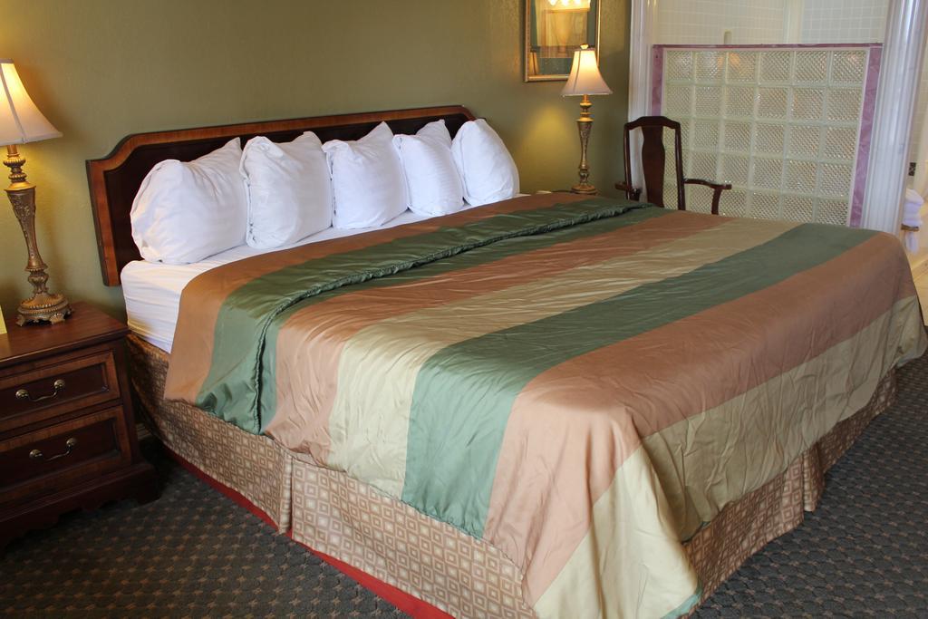 Rodeway Inn & Suites Nashville Bilik gambar